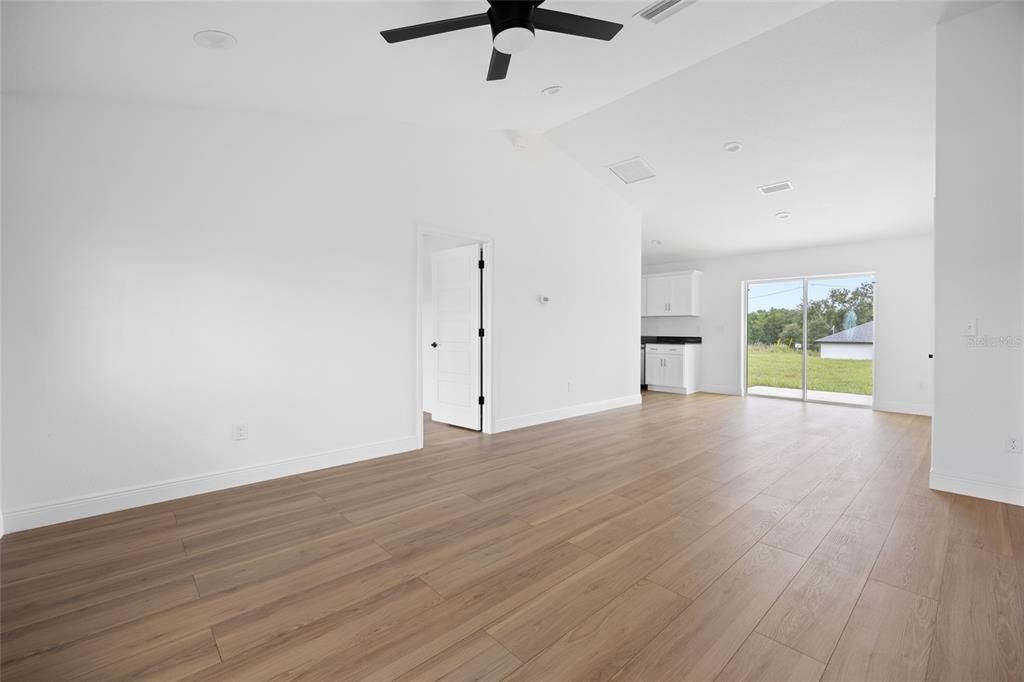 For Sale: $210,000 (3 beds, 2 baths, 1157 Square Feet)