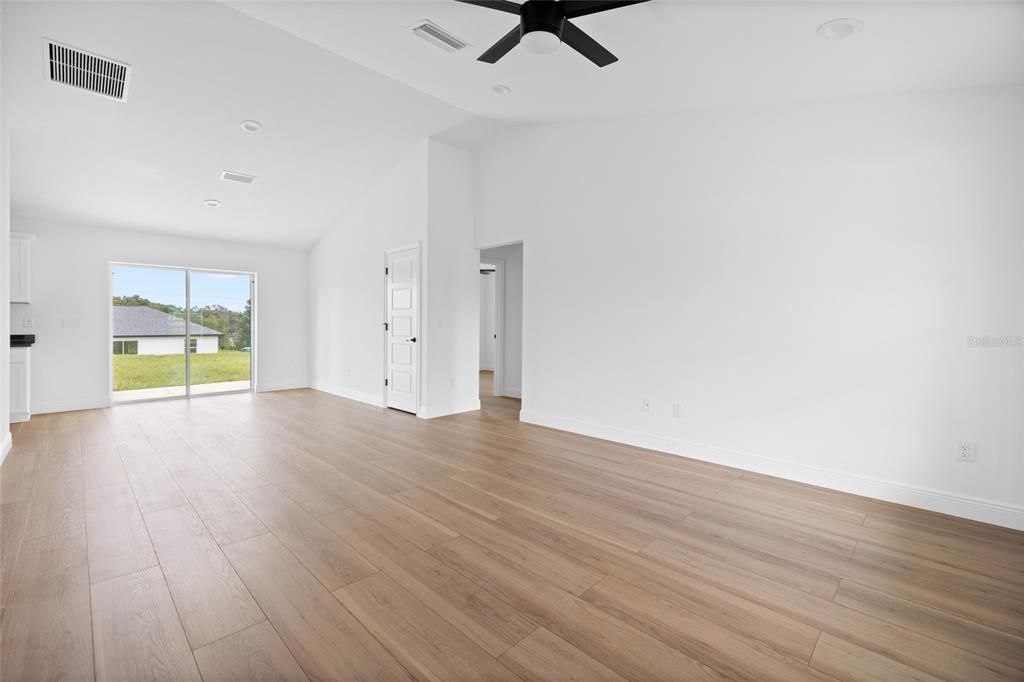 For Sale: $210,000 (3 beds, 2 baths, 1157 Square Feet)