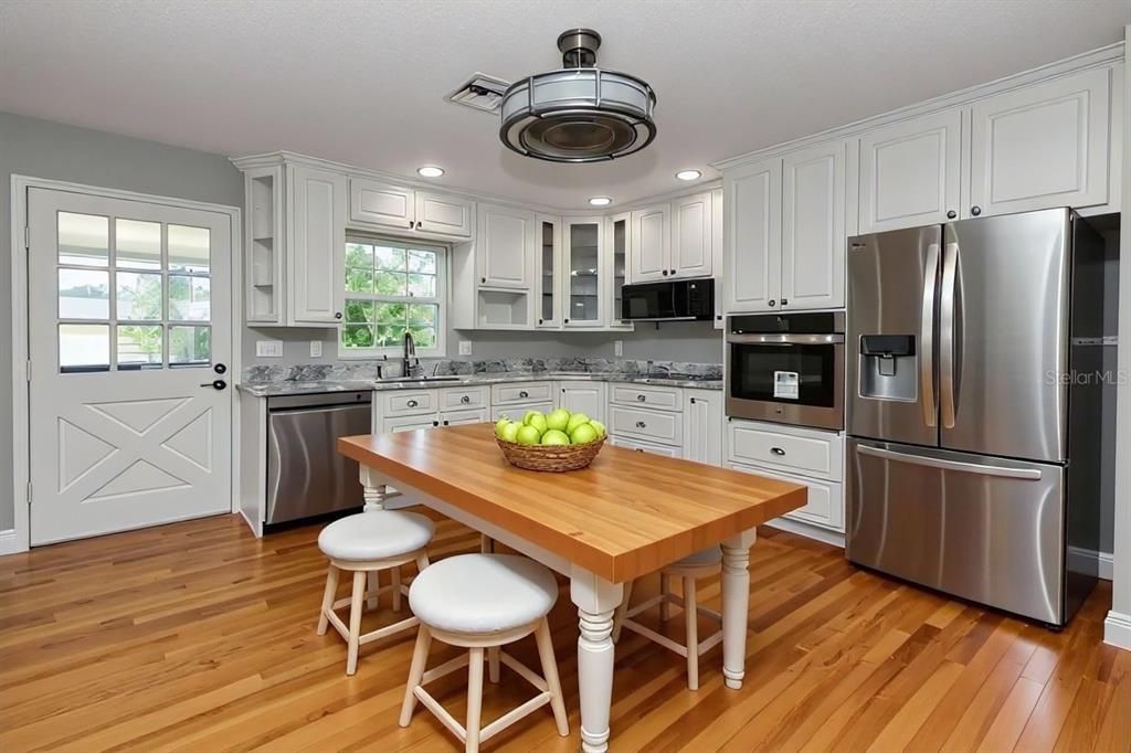 待售: $775,000 (4 贝兹, 2 浴室, 1829 平方英尺)