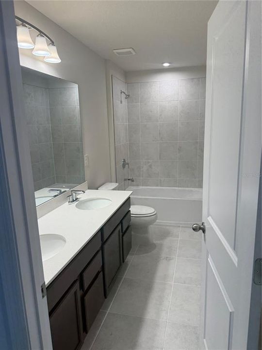 Activo con contrato: $501,020 (5 camas, 4 baños, 2797 Pies cuadrados)