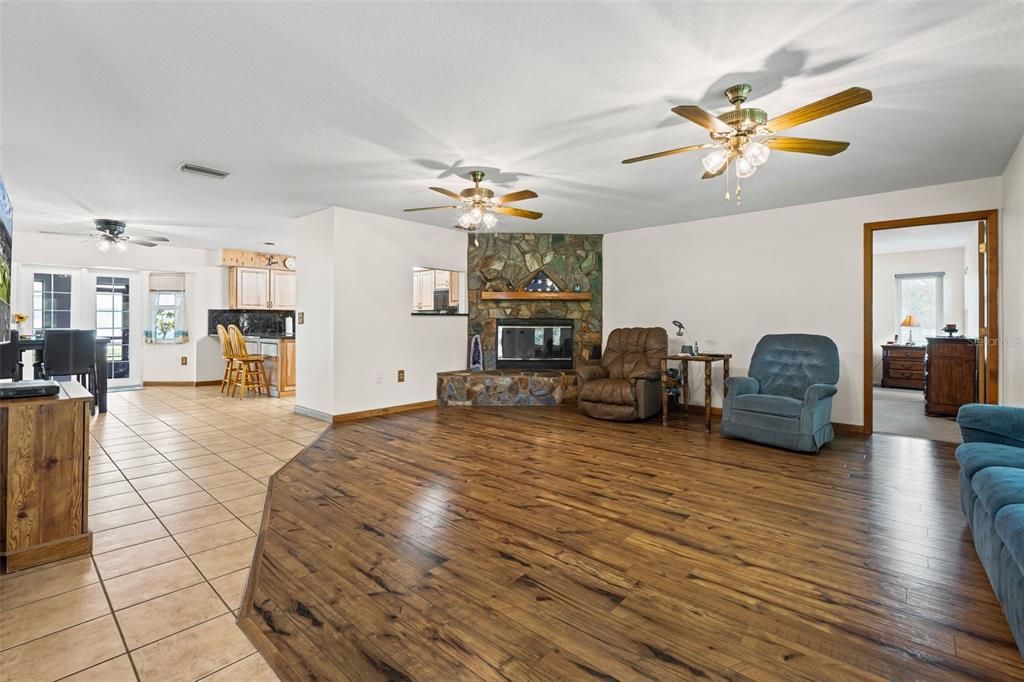 На продажу: $1,100,000 (3 спален, 2 ванн, 1940 Квадратных фут)