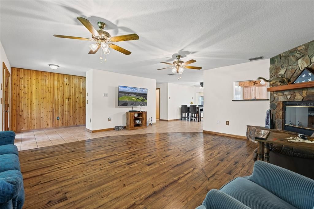 На продажу: $1,100,000 (3 спален, 2 ванн, 1940 Квадратных фут)