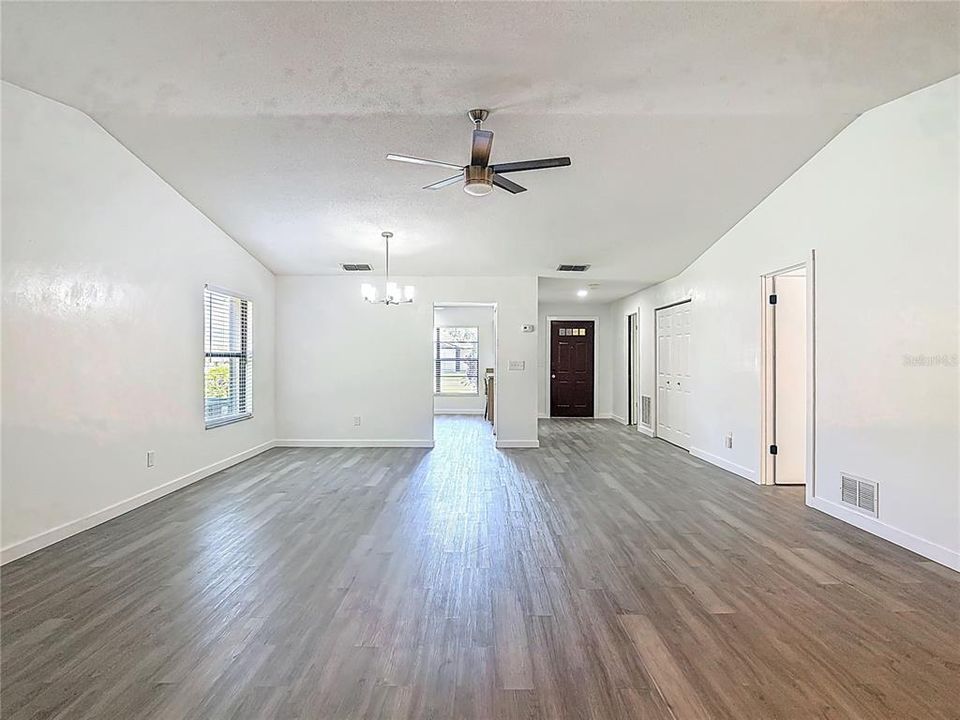 Activo con contrato: $279,000 (2 camas, 2 baños, 1515 Pies cuadrados)