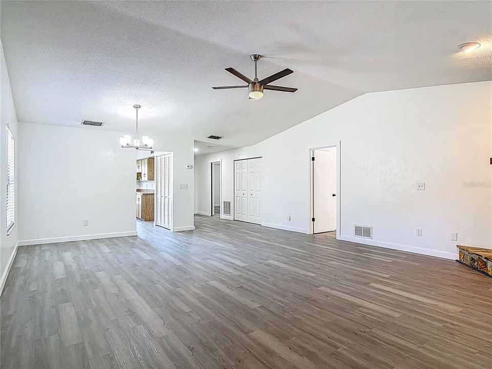 Activo con contrato: $279,000 (2 camas, 2 baños, 1515 Pies cuadrados)