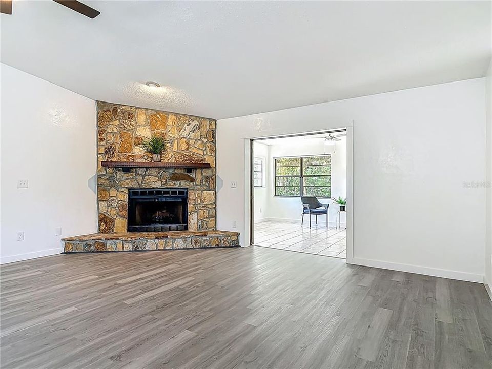 Activo con contrato: $279,000 (2 camas, 2 baños, 1515 Pies cuadrados)