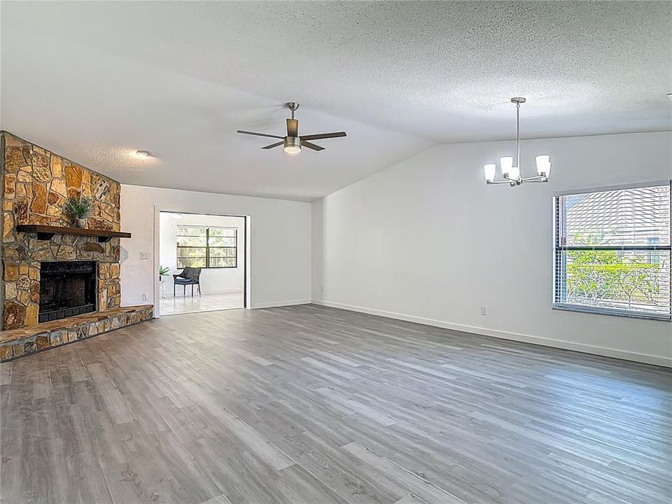 Activo con contrato: $279,000 (2 camas, 2 baños, 1515 Pies cuadrados)