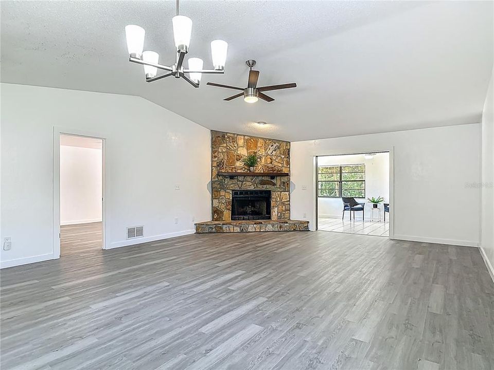 Activo con contrato: $279,000 (2 camas, 2 baños, 1515 Pies cuadrados)