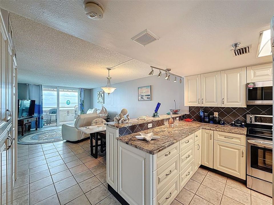 For Sale: $375,000 (2 beds, 2 baths, 950 Square Feet)