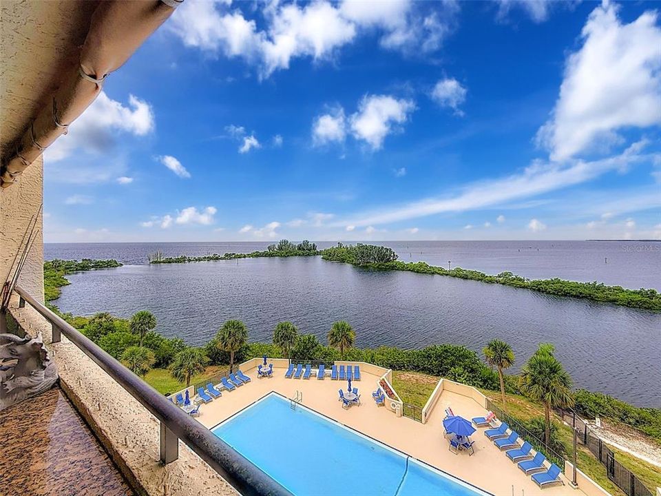 For Sale: $375,000 (2 beds, 2 baths, 950 Square Feet)