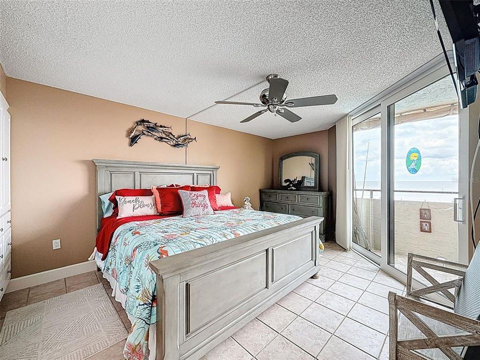 For Sale: $375,000 (2 beds, 2 baths, 950 Square Feet)