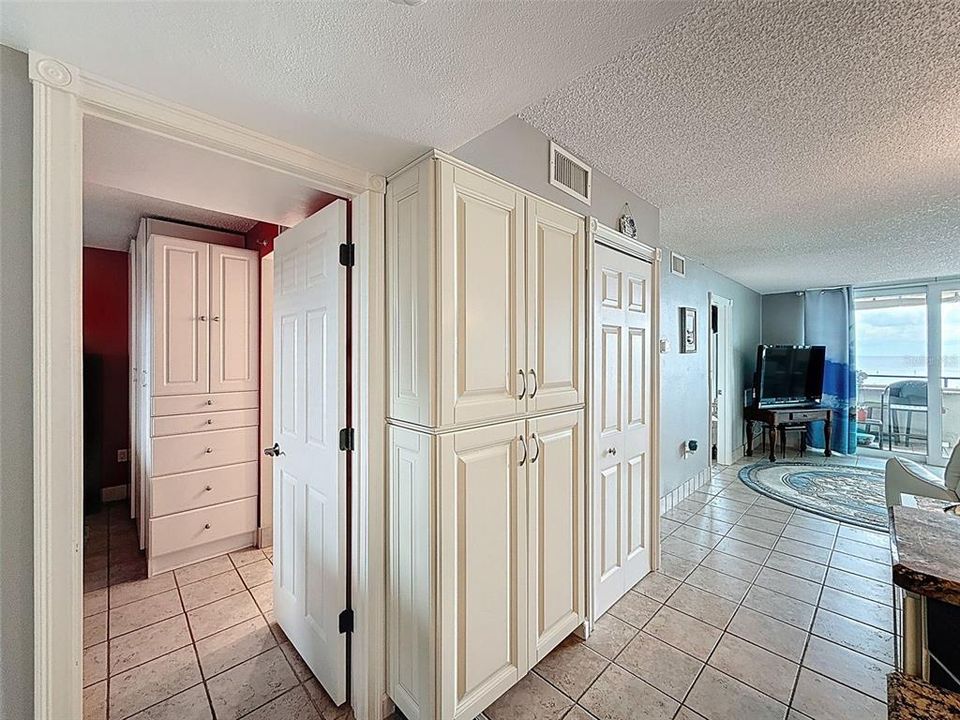 For Sale: $375,000 (2 beds, 2 baths, 950 Square Feet)