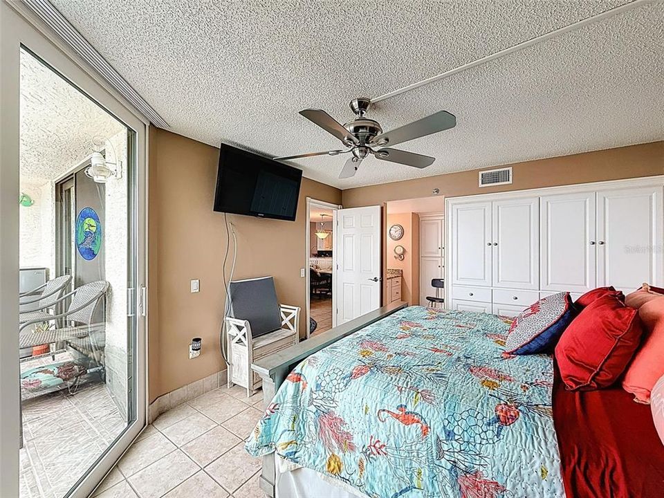 For Sale: $375,000 (2 beds, 2 baths, 950 Square Feet)