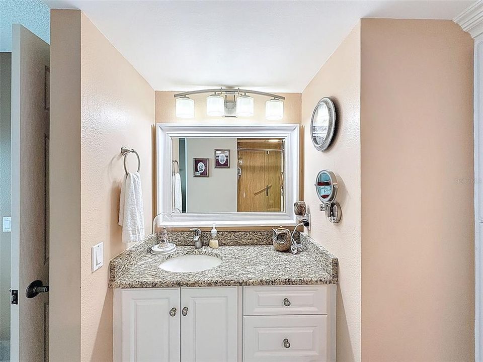 For Sale: $375,000 (2 beds, 2 baths, 950 Square Feet)