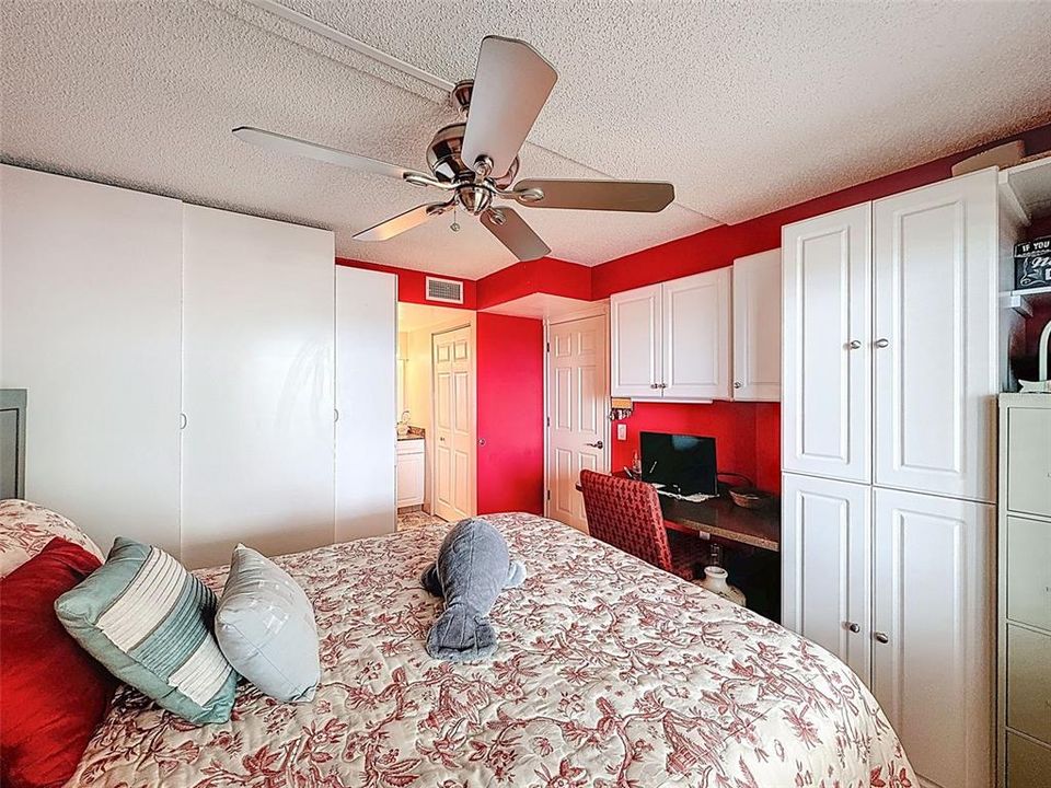 For Sale: $375,000 (2 beds, 2 baths, 950 Square Feet)