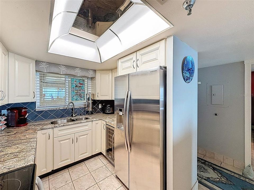 For Sale: $375,000 (2 beds, 2 baths, 950 Square Feet)