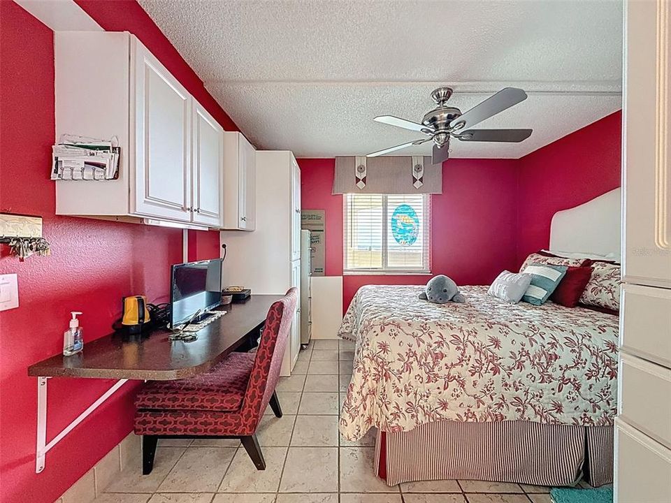 For Sale: $375,000 (2 beds, 2 baths, 950 Square Feet)