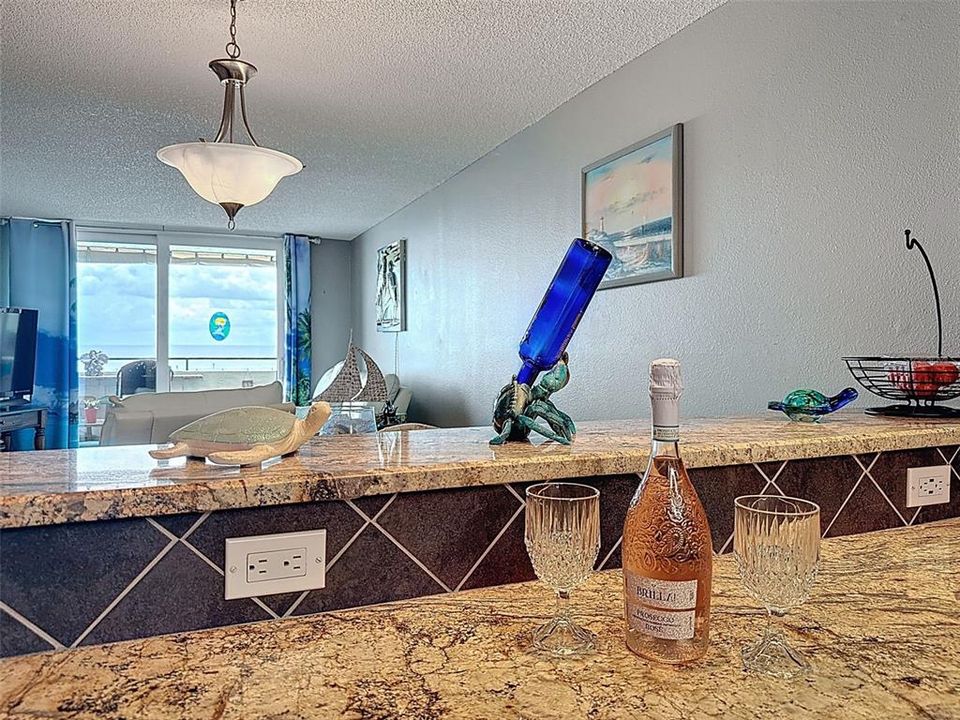 For Sale: $375,000 (2 beds, 2 baths, 950 Square Feet)