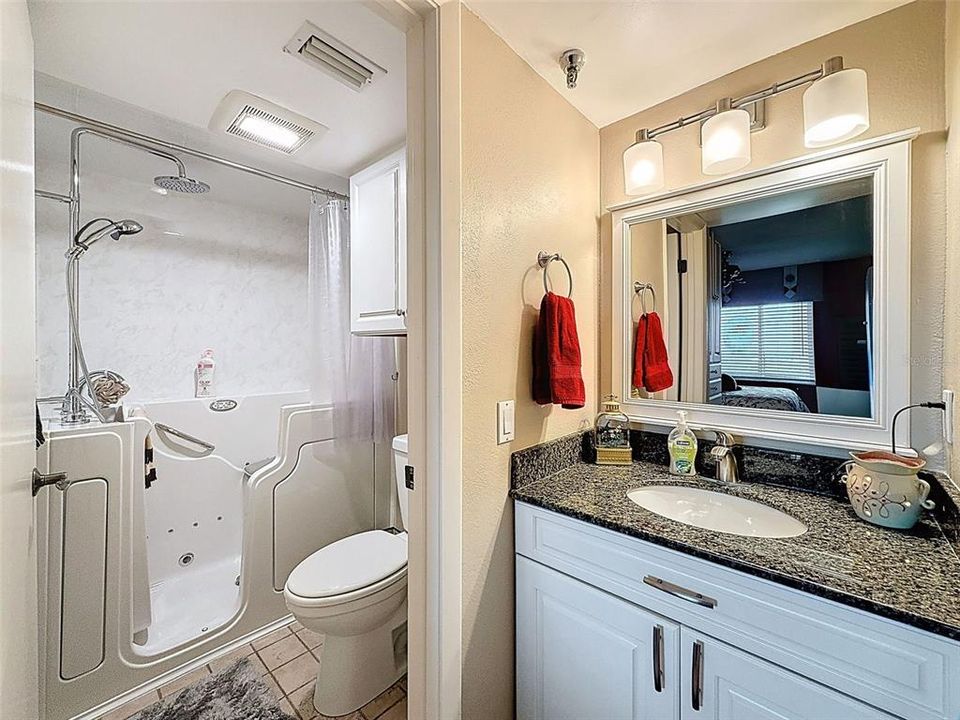 For Sale: $375,000 (2 beds, 2 baths, 950 Square Feet)