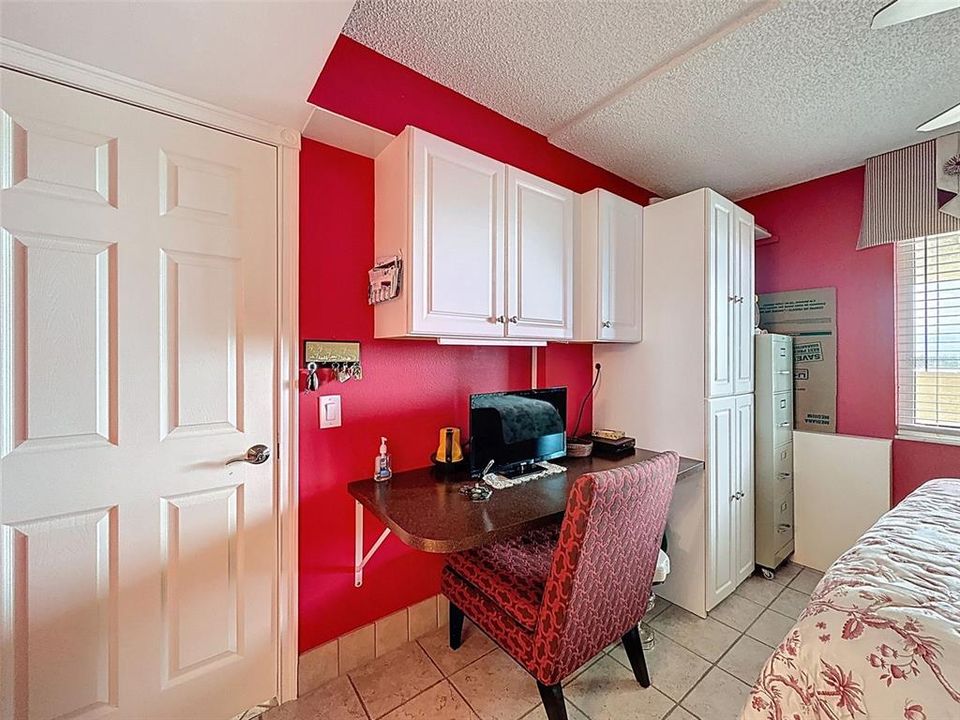 For Sale: $375,000 (2 beds, 2 baths, 950 Square Feet)