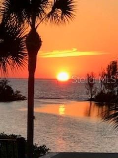 For Sale: $375,000 (2 beds, 2 baths, 950 Square Feet)