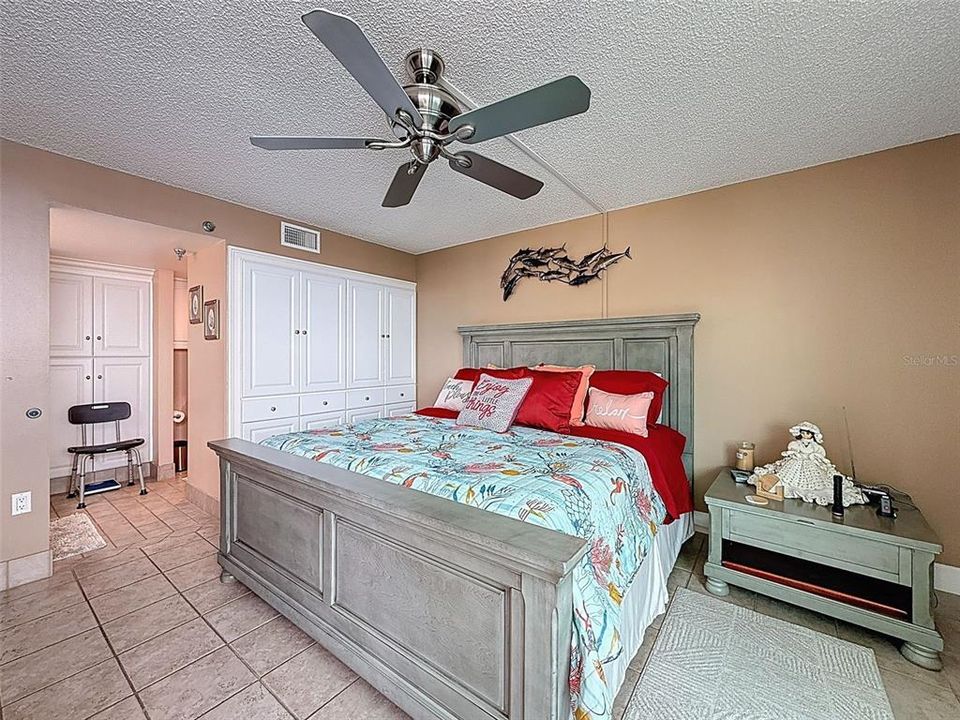 For Sale: $375,000 (2 beds, 2 baths, 950 Square Feet)