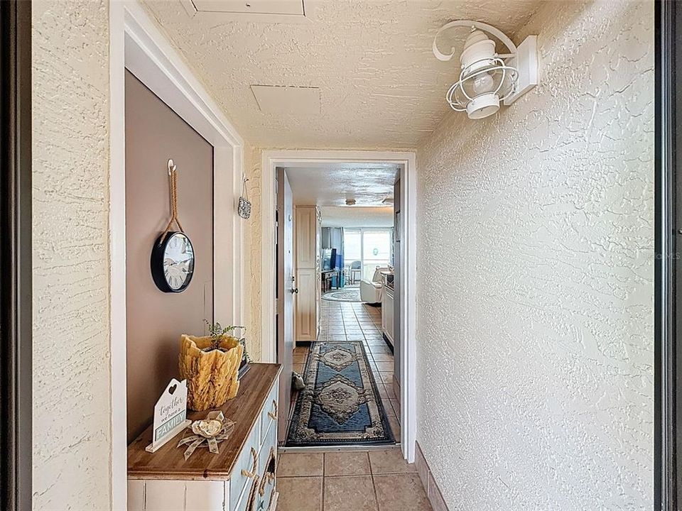 For Sale: $375,000 (2 beds, 2 baths, 950 Square Feet)