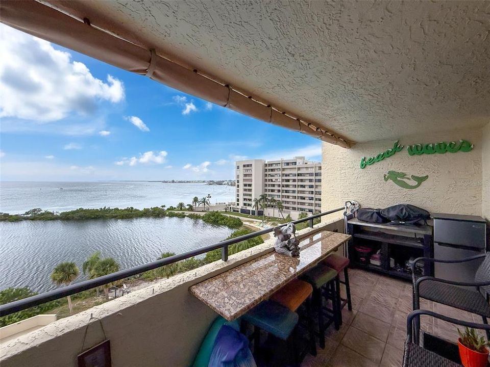 For Sale: $375,000 (2 beds, 2 baths, 950 Square Feet)