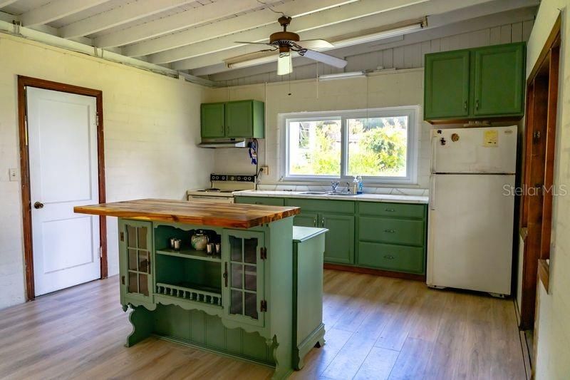 待售: $545,000 (1 贝兹, 1 浴室, 858 平方英尺)