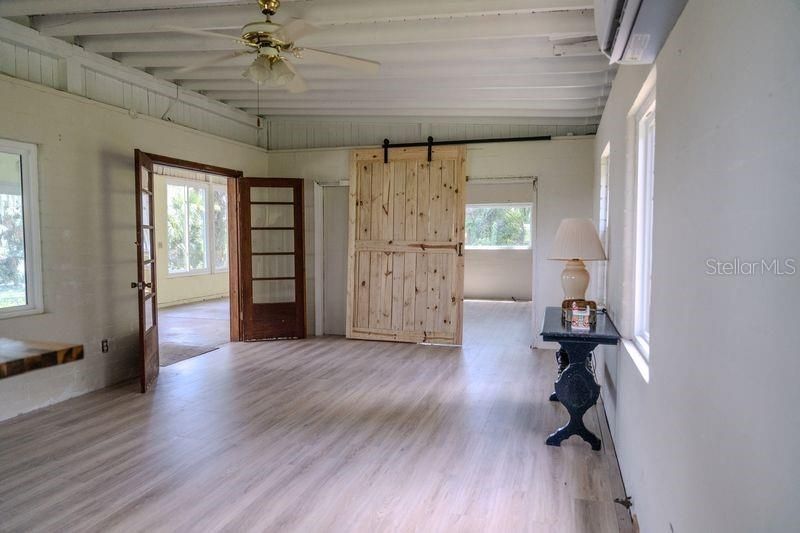 待售: $545,000 (1 贝兹, 1 浴室, 858 平方英尺)