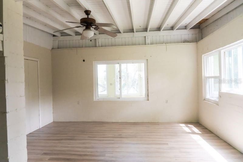 待售: $545,000 (1 贝兹, 1 浴室, 858 平方英尺)