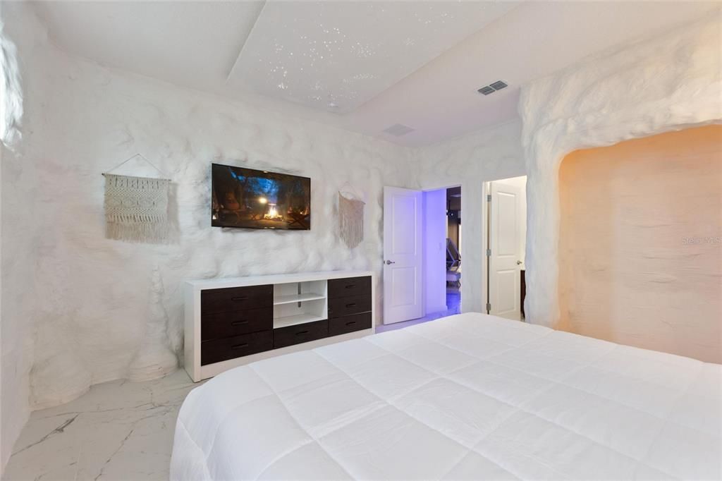 Active With Contract: $2,300,000 (15 beds, 15 baths, 6249 Square Feet)