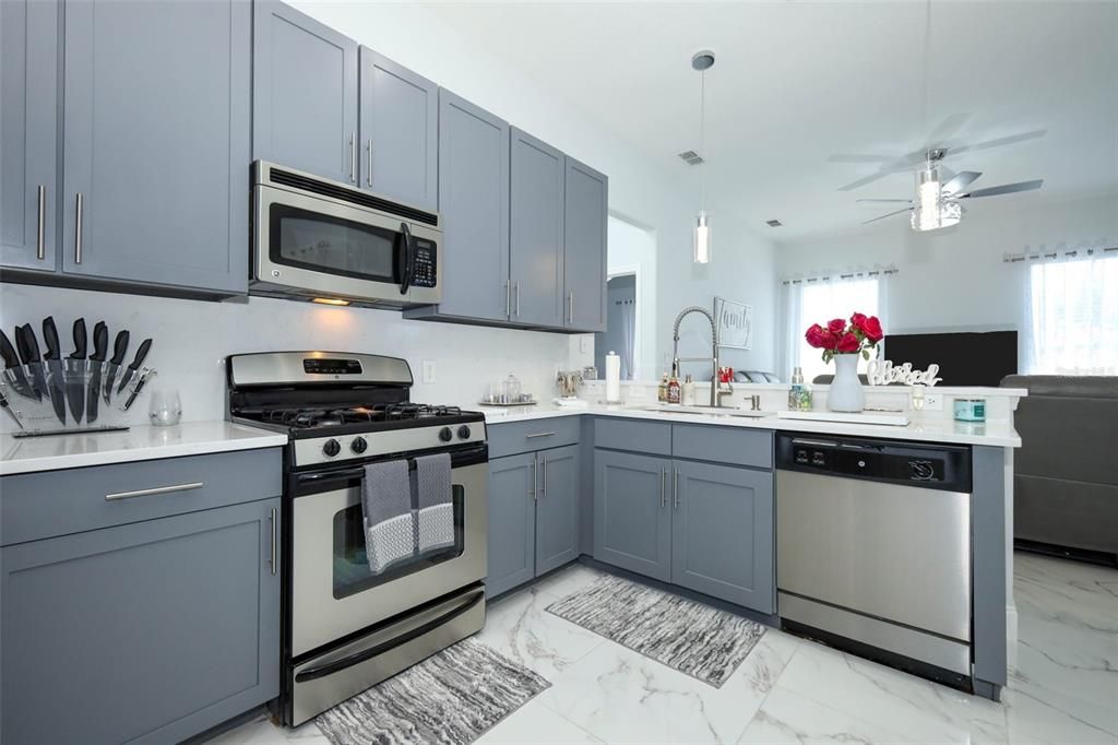 На продажу: $485,000 (3 спален, 2 ванн, 1832 Квадратных фут)