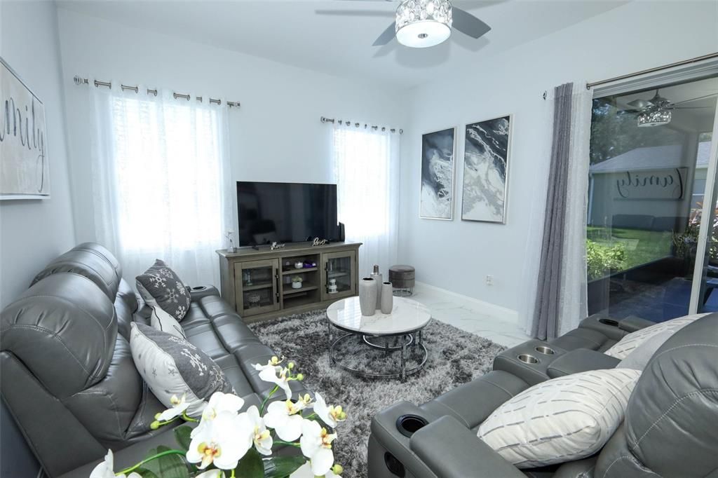 На продажу: $485,000 (3 спален, 2 ванн, 1832 Квадратных фут)