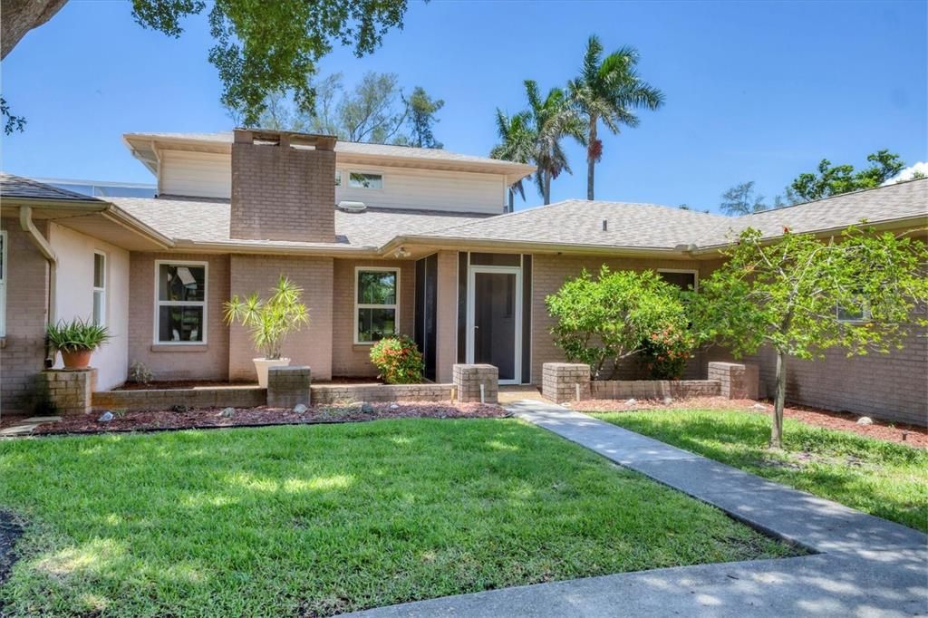 最近售出: $1,250,000 (4 贝兹, 3 浴室, 2399 平方英尺)