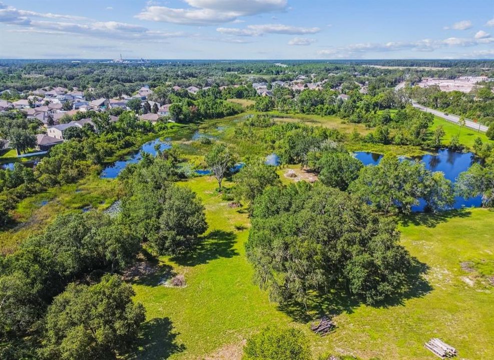 待售: $2,850,000 (17.00 acres)