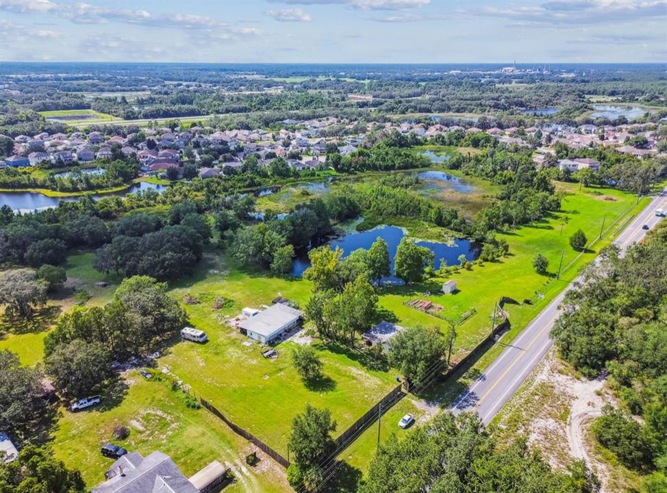 待售: $2,850,000 (17.00 acres)