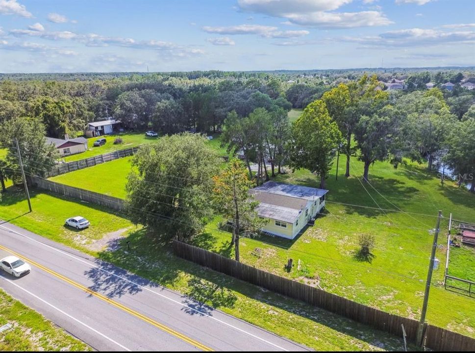 待售: $2,850,000 (17.00 acres)