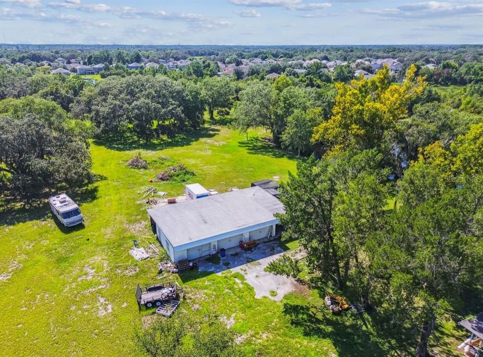 待售: $2,850,000 (17.00 acres)