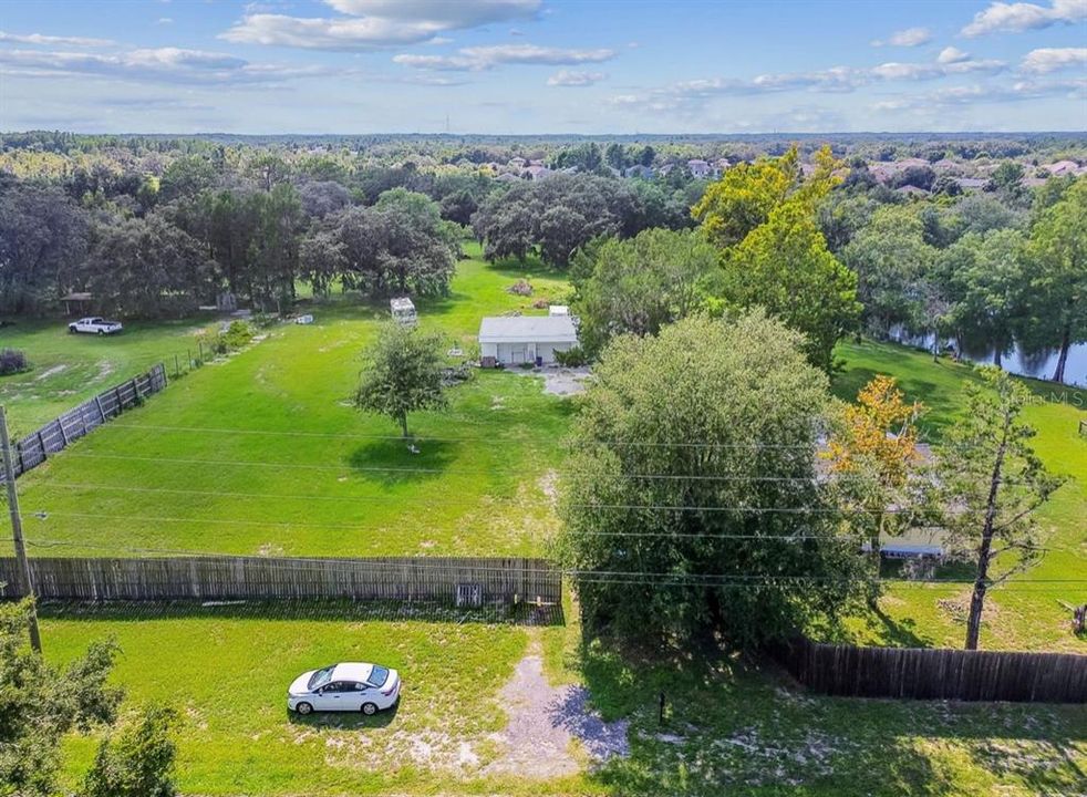 待售: $2,850,000 (17.00 acres)