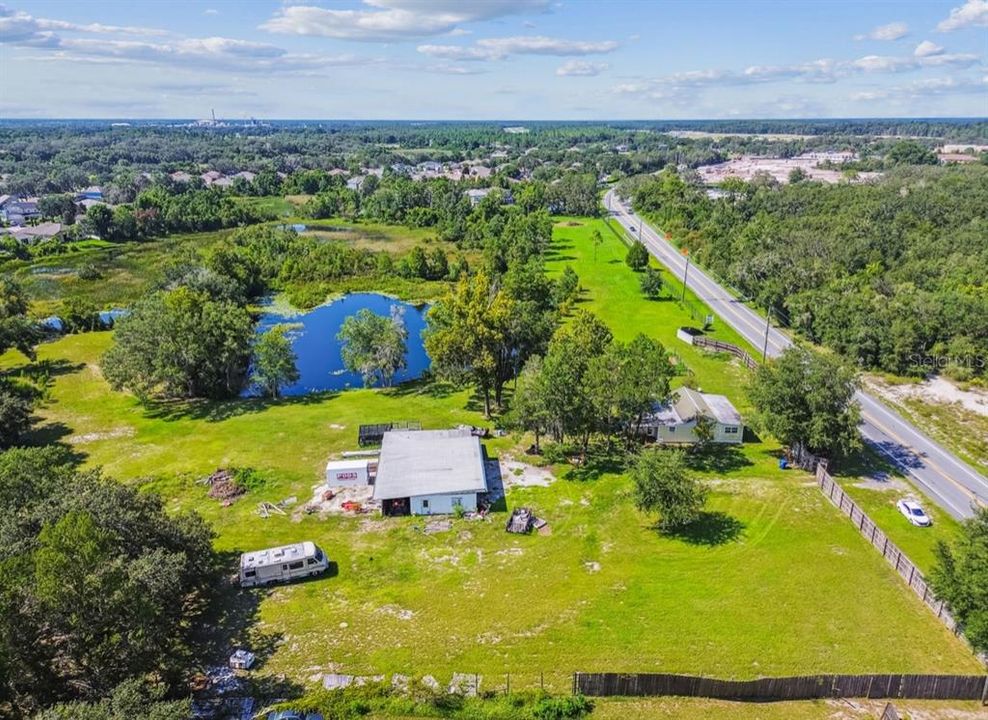 待售: $2,850,000 (17.00 acres)