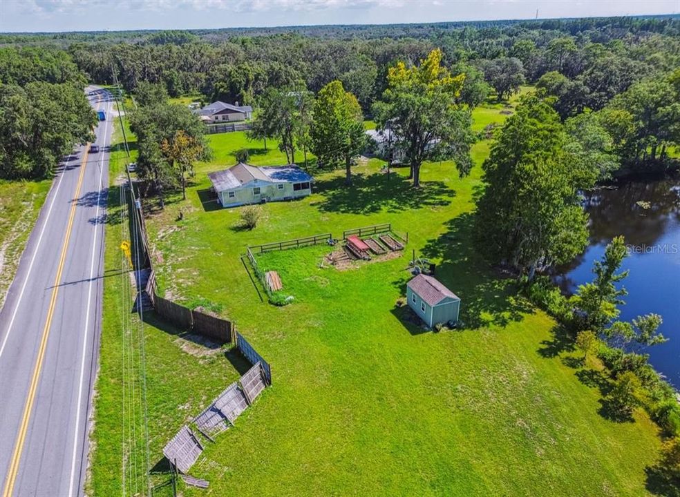 待售: $2,850,000 (17.00 acres)