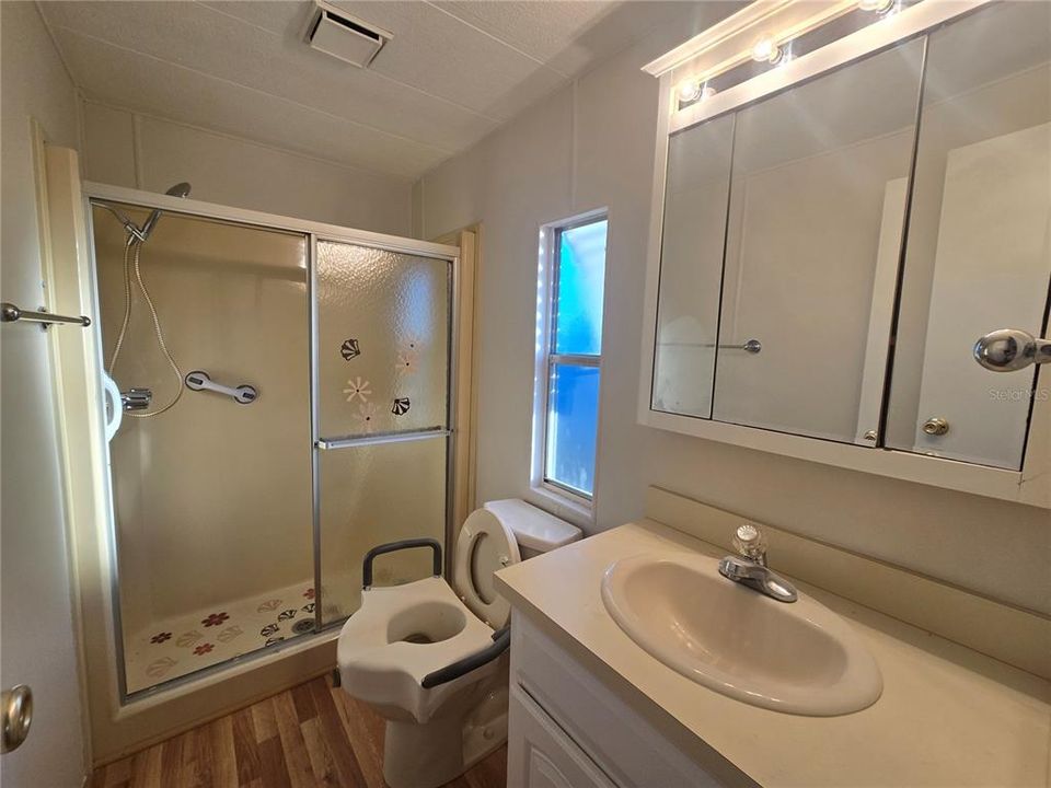 Activo con contrato: $105,000 (2 camas, 2 baños, 1055 Pies cuadrados)
