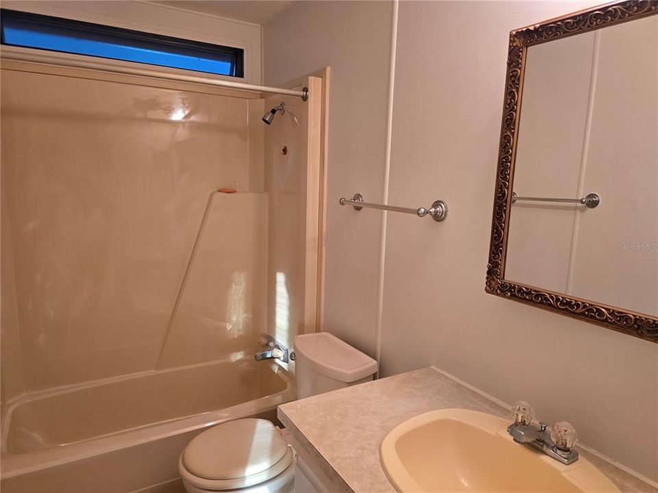 Activo con contrato: $105,000 (2 camas, 2 baños, 1055 Pies cuadrados)