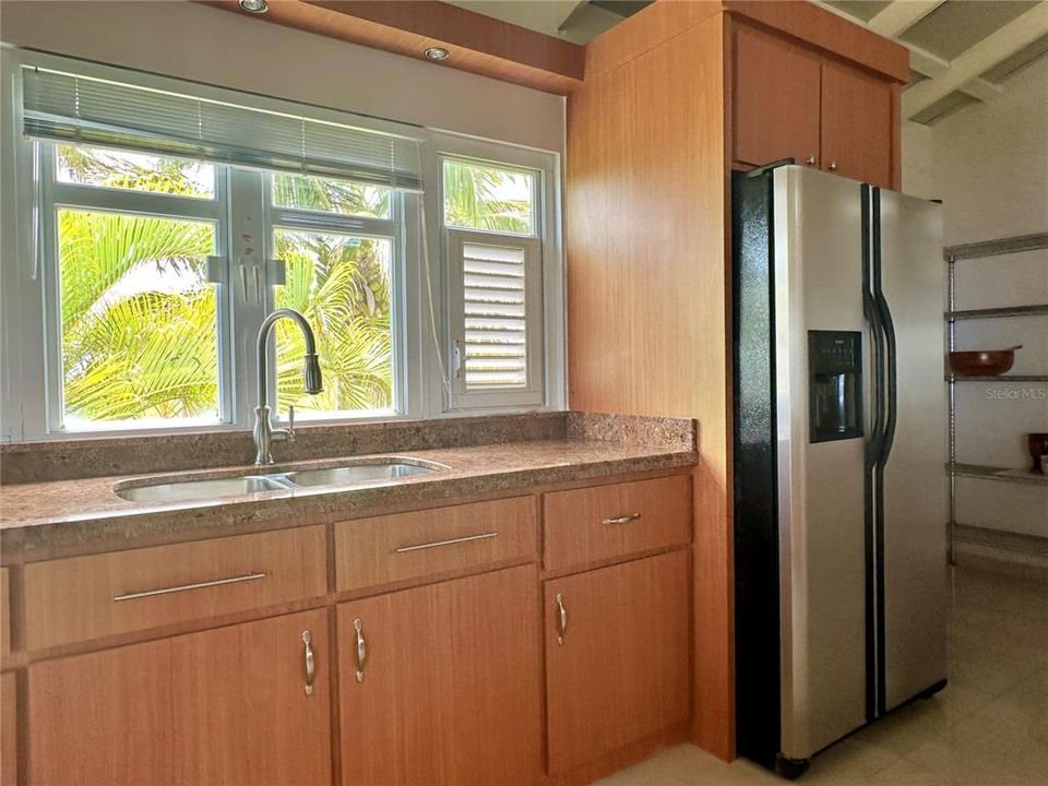 For Sale: $2,100,000 (4 beds, 5 baths, 5715 Square Feet)