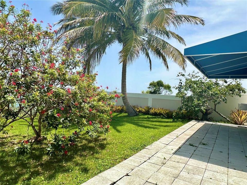 For Sale: $2,100,000 (4 beds, 5 baths, 5715 Square Feet)