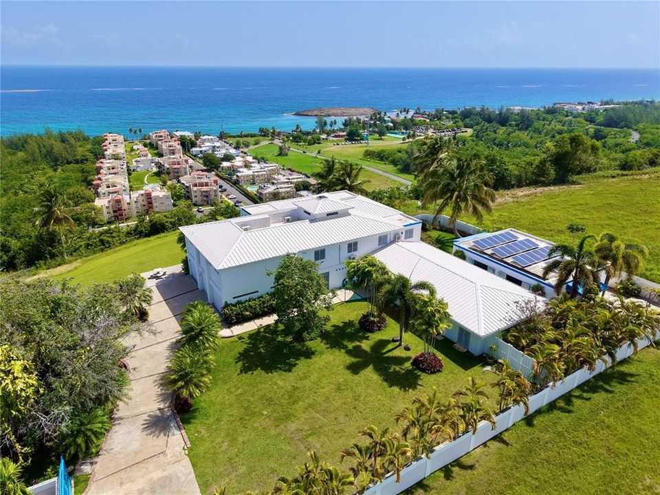 For Sale: $2,100,000 (4 beds, 5 baths, 5715 Square Feet)