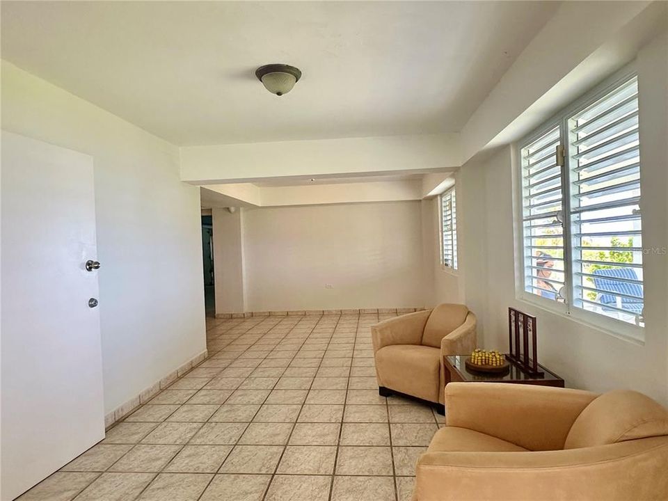 For Sale: $2,100,000 (4 beds, 5 baths, 5715 Square Feet)