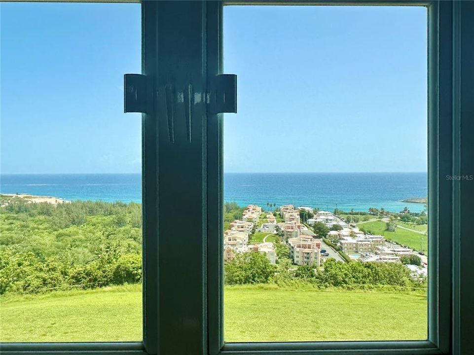 For Sale: $2,100,000 (4 beds, 5 baths, 5715 Square Feet)