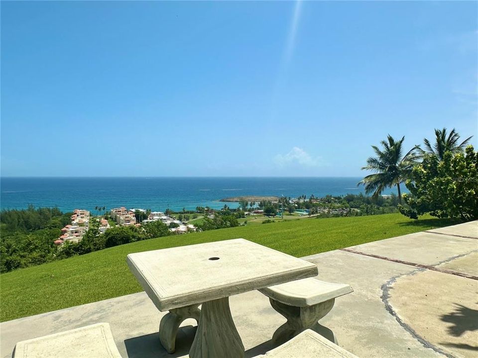 For Sale: $2,100,000 (4 beds, 5 baths, 5715 Square Feet)