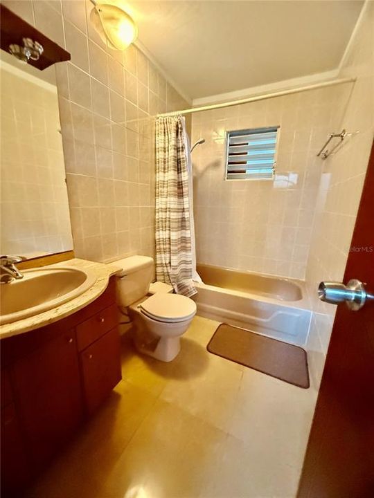 For Sale: $2,100,000 (4 beds, 5 baths, 5715 Square Feet)